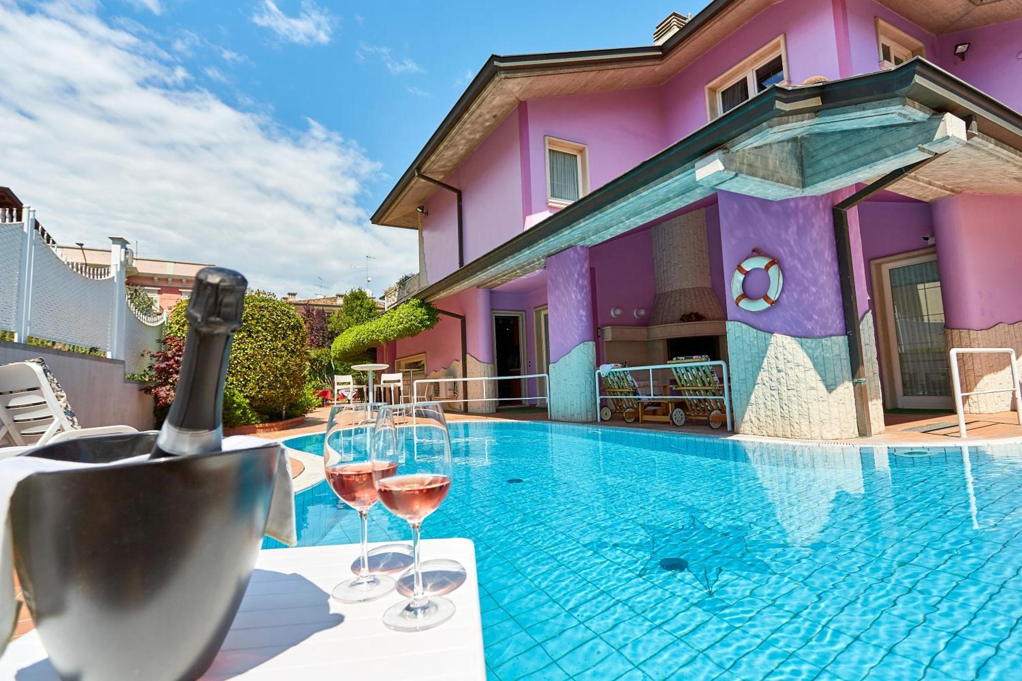 Attico Open Space - Piscina A 400 Mt Desenzano del Garda Exteriör bild